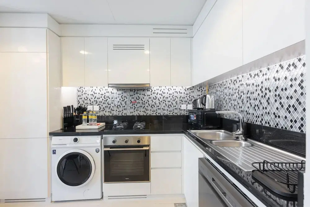 Modern Luxe 2BR in Business Bay