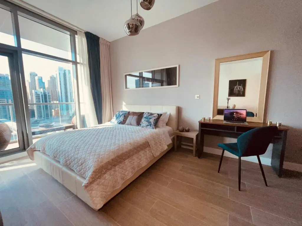 Luxury new apartment on the metro, facing Dubai marina.