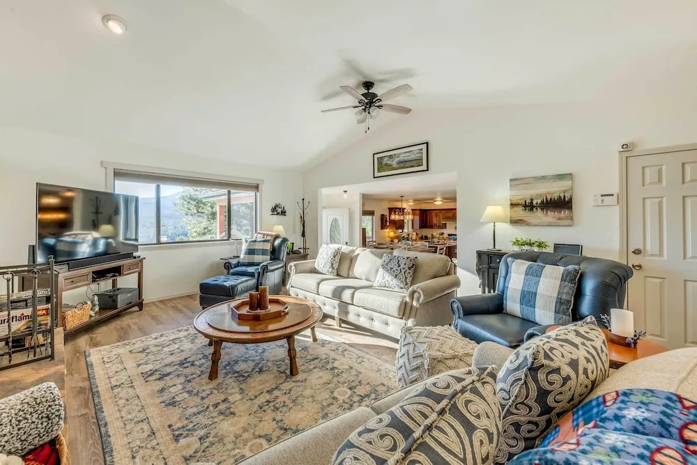 Wildlife Watching & Mtn Views: Luxe Ruidoso Escape