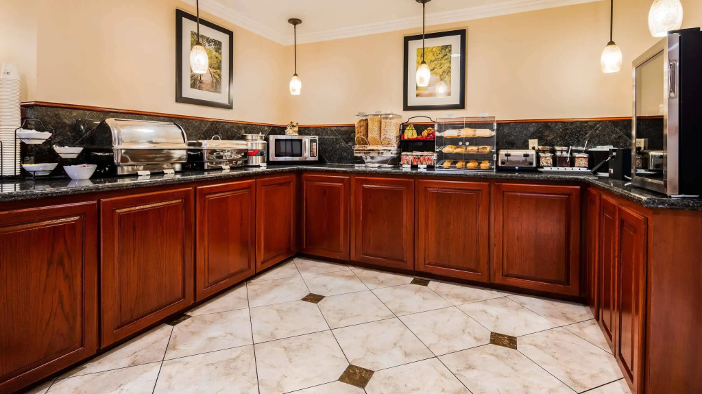 Best Western Pineywoods Inn