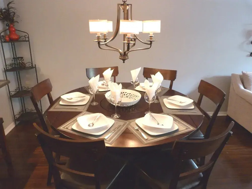 ​Near Theme Parks! Potter's Castle! Gorgeous, 3 BR's, Sleeps 8, Pool!