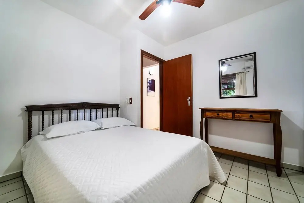 914B - Casa 3 dormitórios em Bombas SC