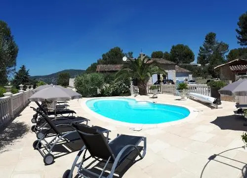 Gîte LES PINS climatisé piscine jardin parking