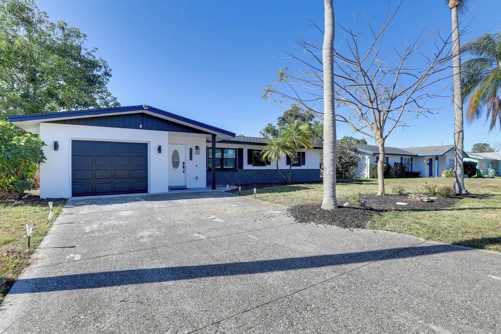 8 Mi to Beaches: Bradenton Home w/ Poolside Oasis!