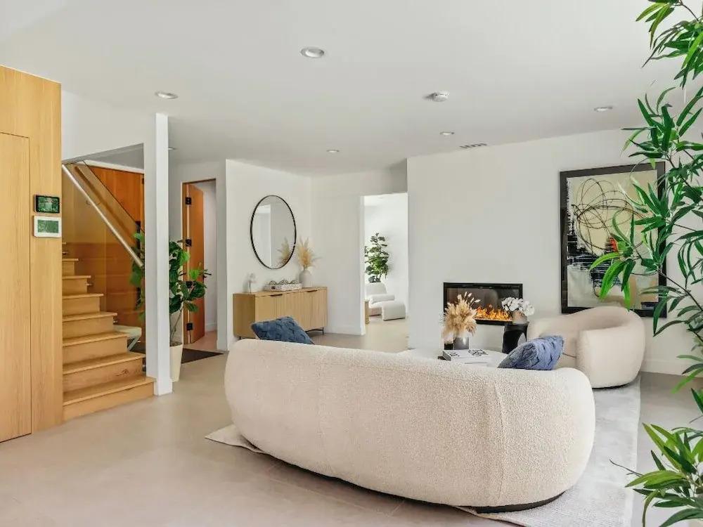 Casa Leona - Modern Masterpiece Behind Private Gates w/ Pool & Chef's Kitchen