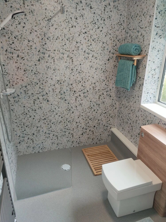 Split Level Bungalow - Sleeps4 - Close to Walks