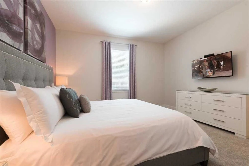 Reunion Beauty 8 Bedroom Home with Private Pool and Spa