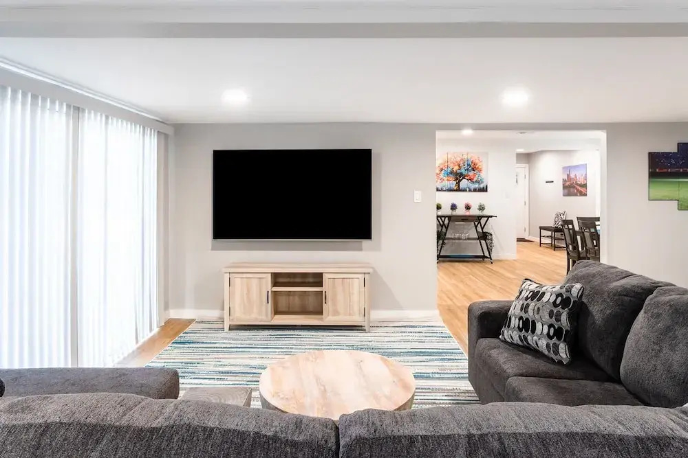 Upstay - Bungalow w Games, Golf, Fire and Patio