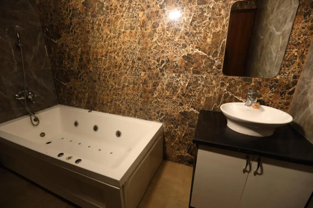 Hotel Lavit Couple Friendly near Faridabad Metro station