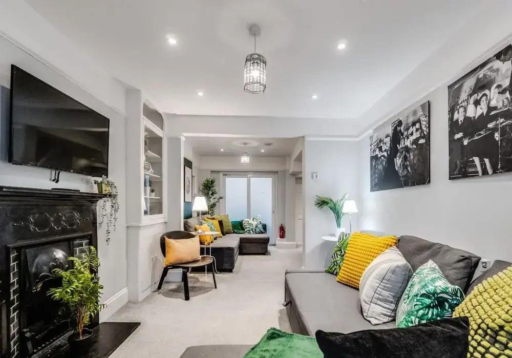 Central Pier Place - Large Group House Sleeps up to 16
