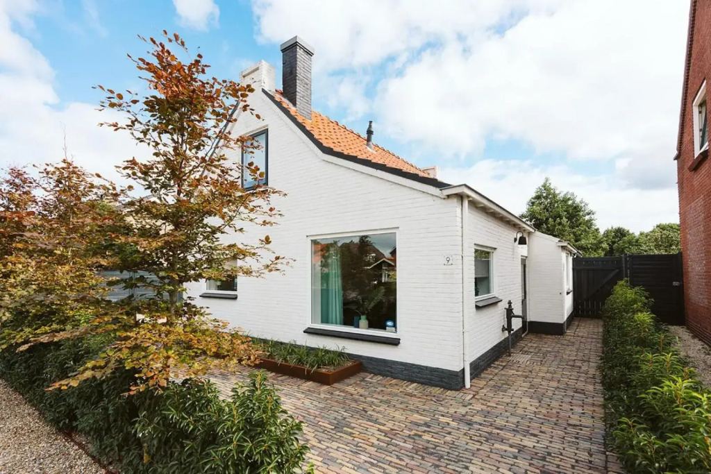 Dorpsweg 9 - Ouddorp near the beach with private terrace - not for companies