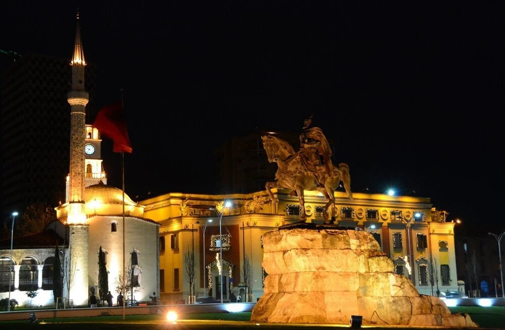BELUX HOTEL