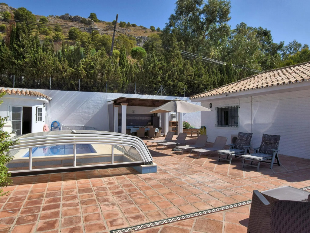 Homely holiday home in Benalmádena with private swimming pool