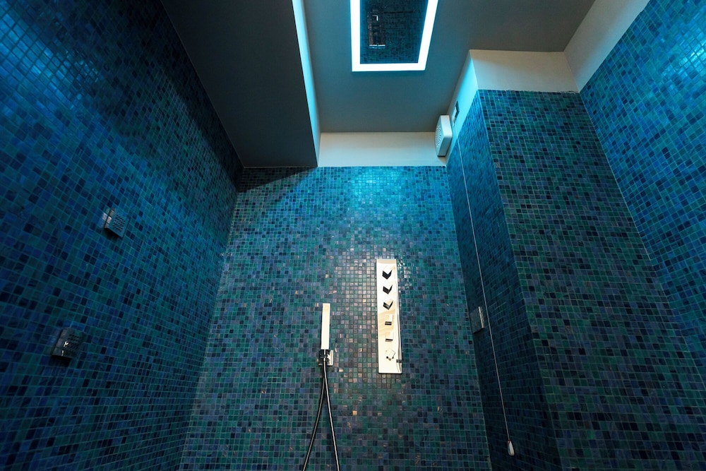 Blue Diamond Suite