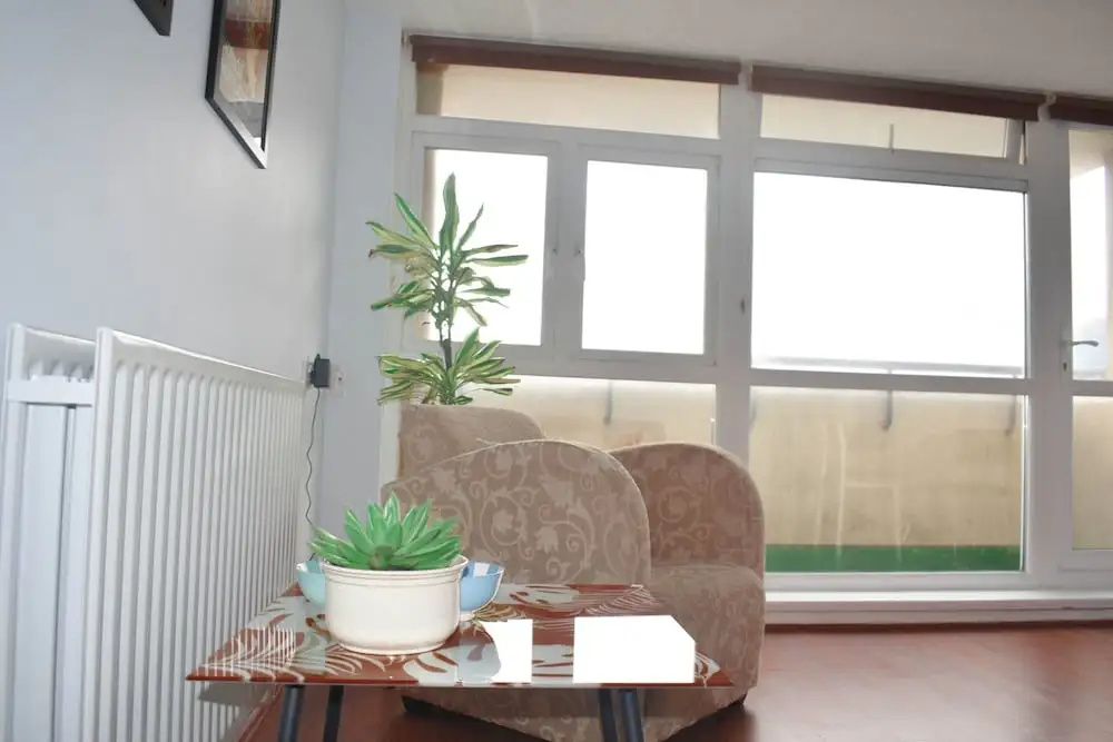 2 Bedroom Flat With Balcony Overlooking the Sea