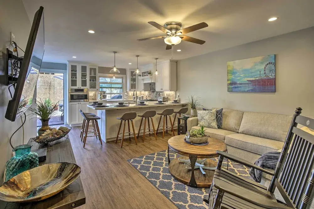 San Diego Home - Walk to Sail Bay & Mission Beach!