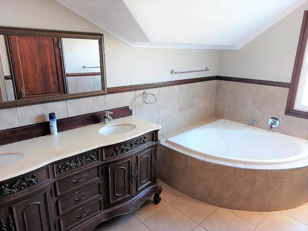 3 Rawdons Estate