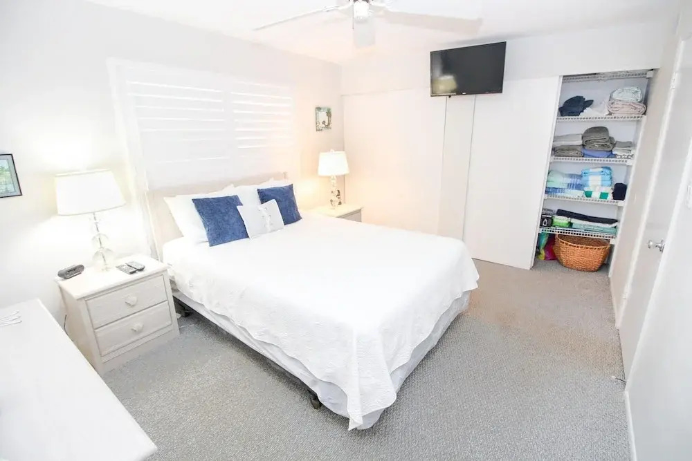 Colony Beach Club 126