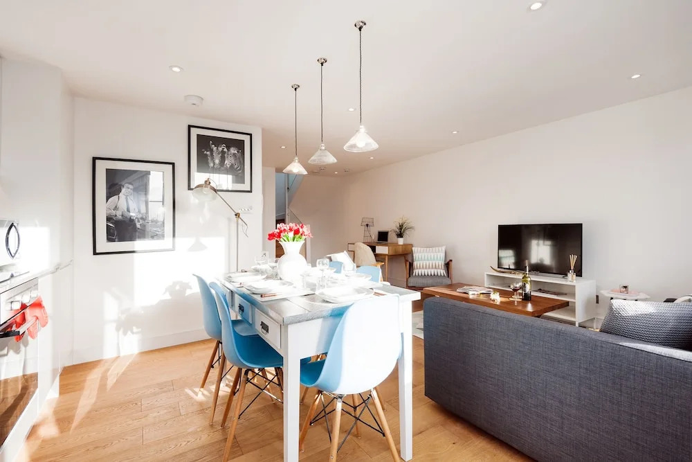 The Lillie Road Residence