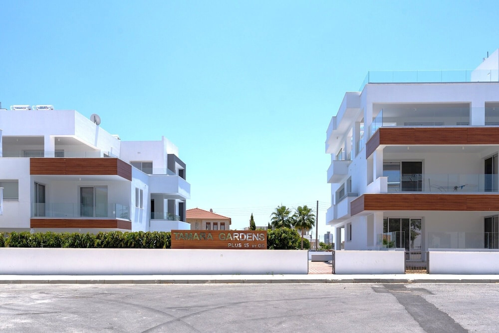 Lemon Tree 1-BR Apt & Pool in Livadia