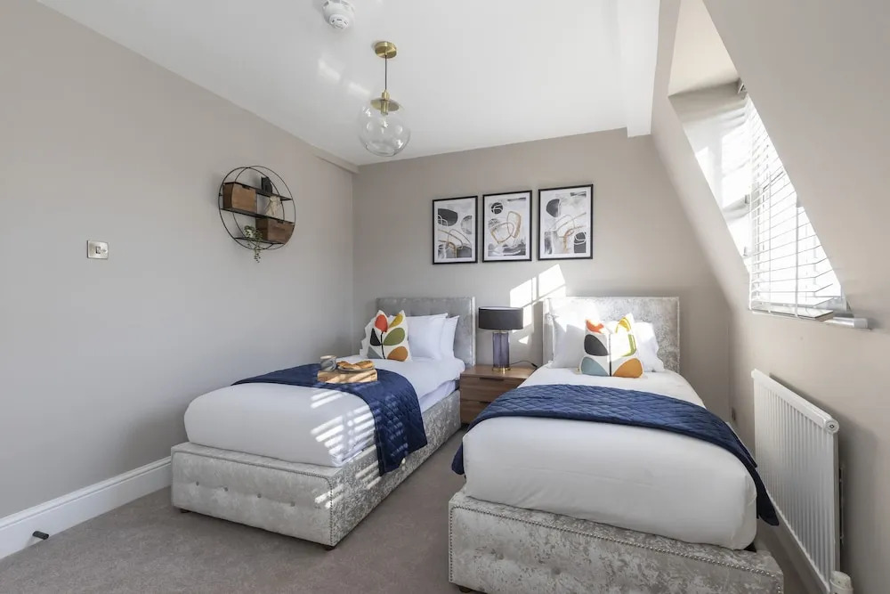 Elliot Oliver - Stunning 6 Bedroom Regency House With Parking