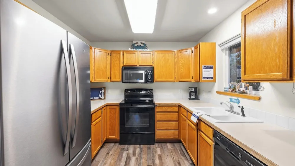 Cozy Whidbey Island Home Near Langley Waterfront & Dining Tideview by Avantstay