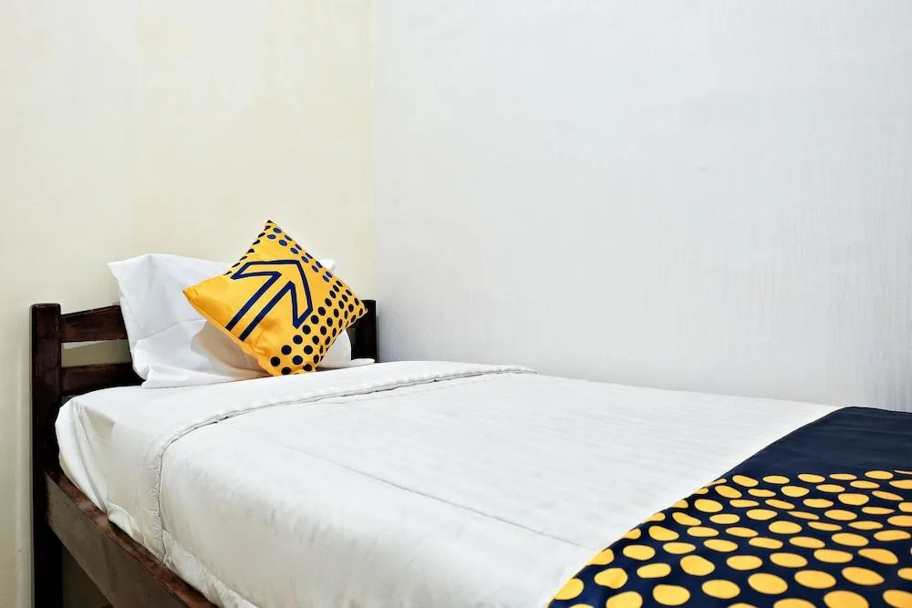 SPOT ON 2742 R5 Homestay