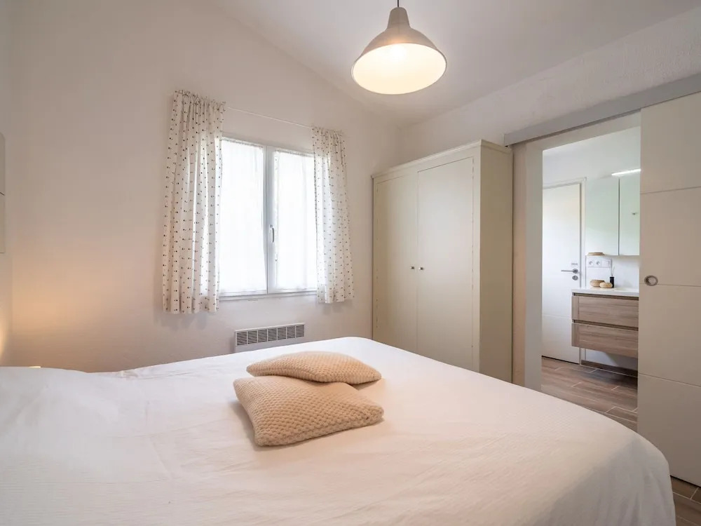 Villa in Pouzols with Private Pool & Vineyards