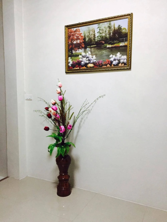Apinsaya House