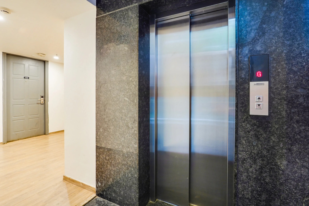 Super Oyo Townhouse Oak Spruce Hotels A2 Indiranagar