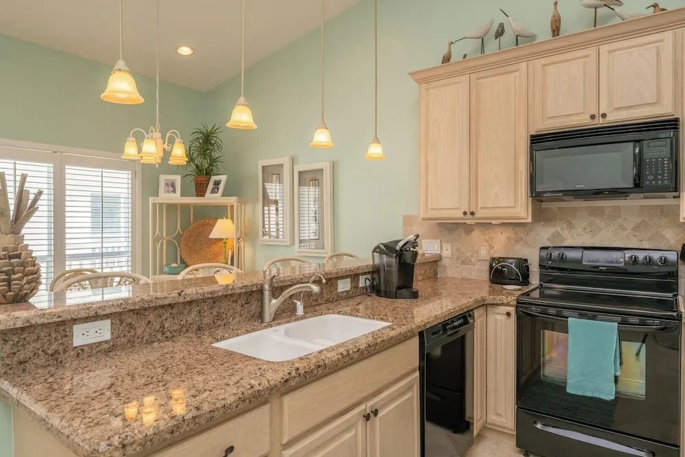 Large Condo Close to Beach With Semi-private Pool!