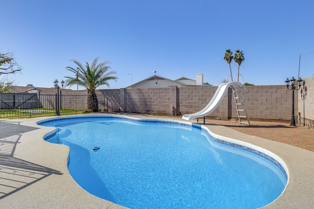 Snowbird Haven w/ Hot Tub! 3 Mi to Dtwn Chandler