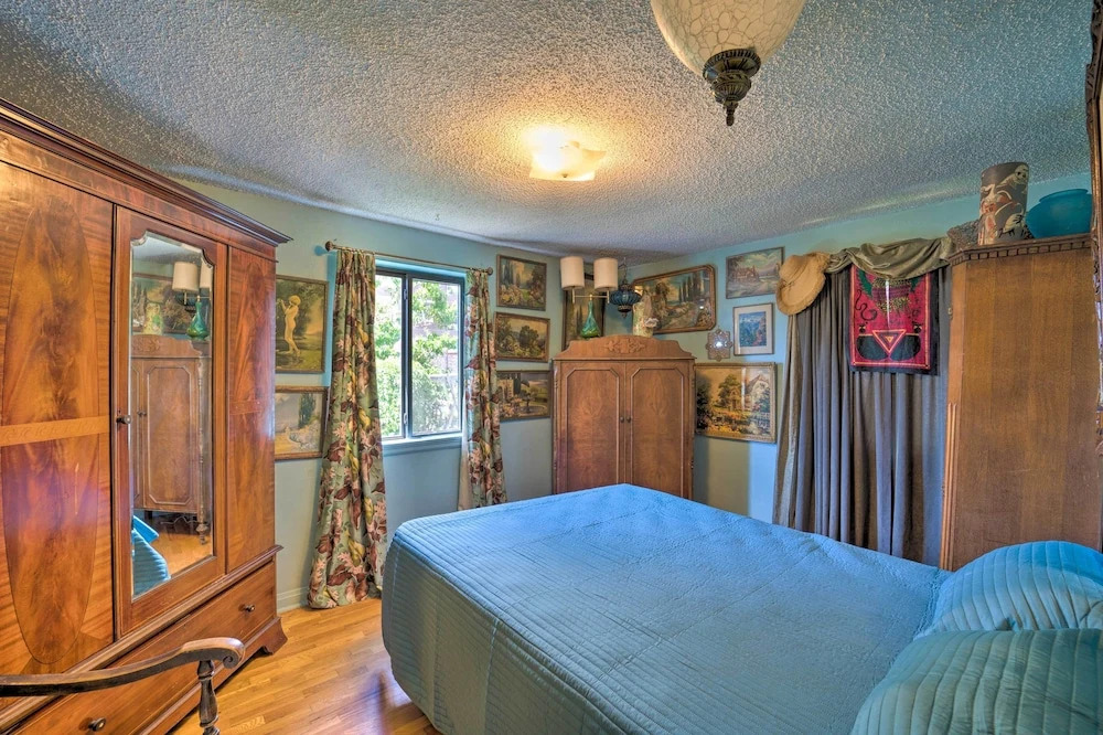 Walk to Olde Town Arvada - 1940 Vintage Bungalow!