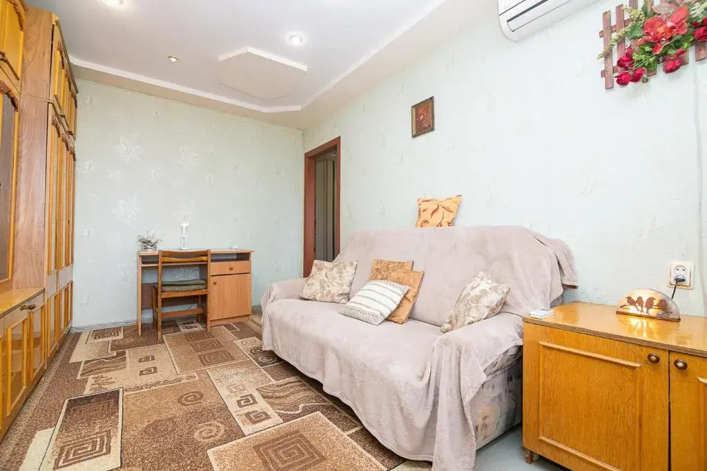 Comfortable apartments on Hrushevskogo street near 16 city hospital