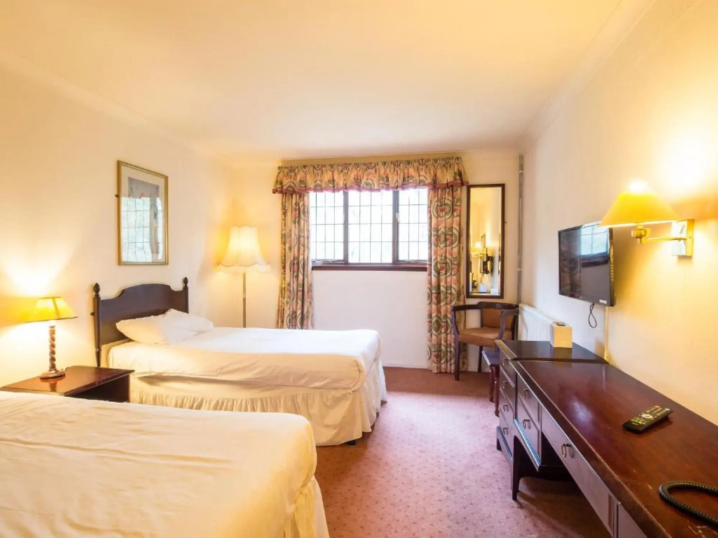 The Devils Punchbowl Hotel
