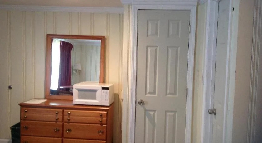 Tides Motel - Hampton Beach