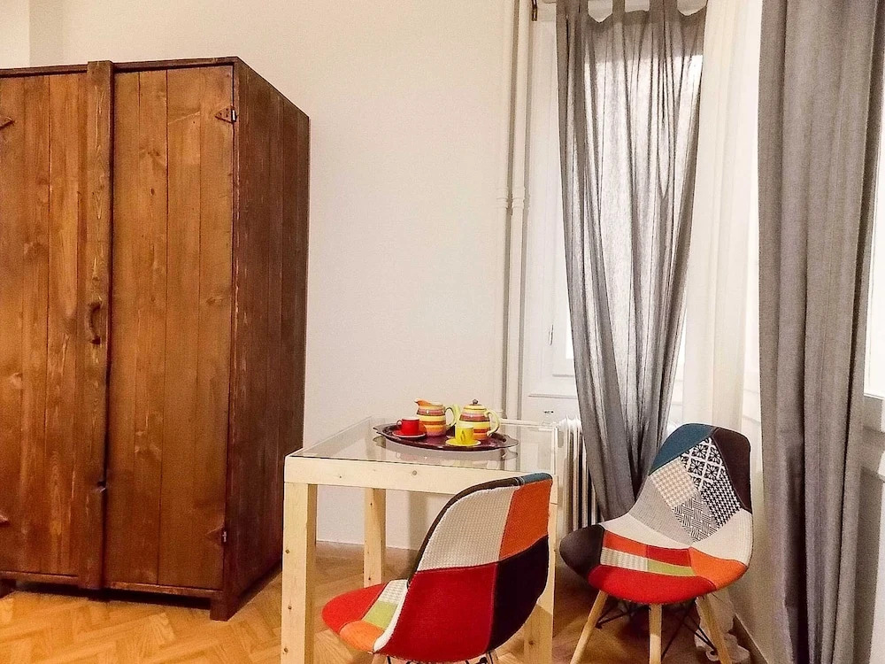 Central Cozy Studio, Athens City Link