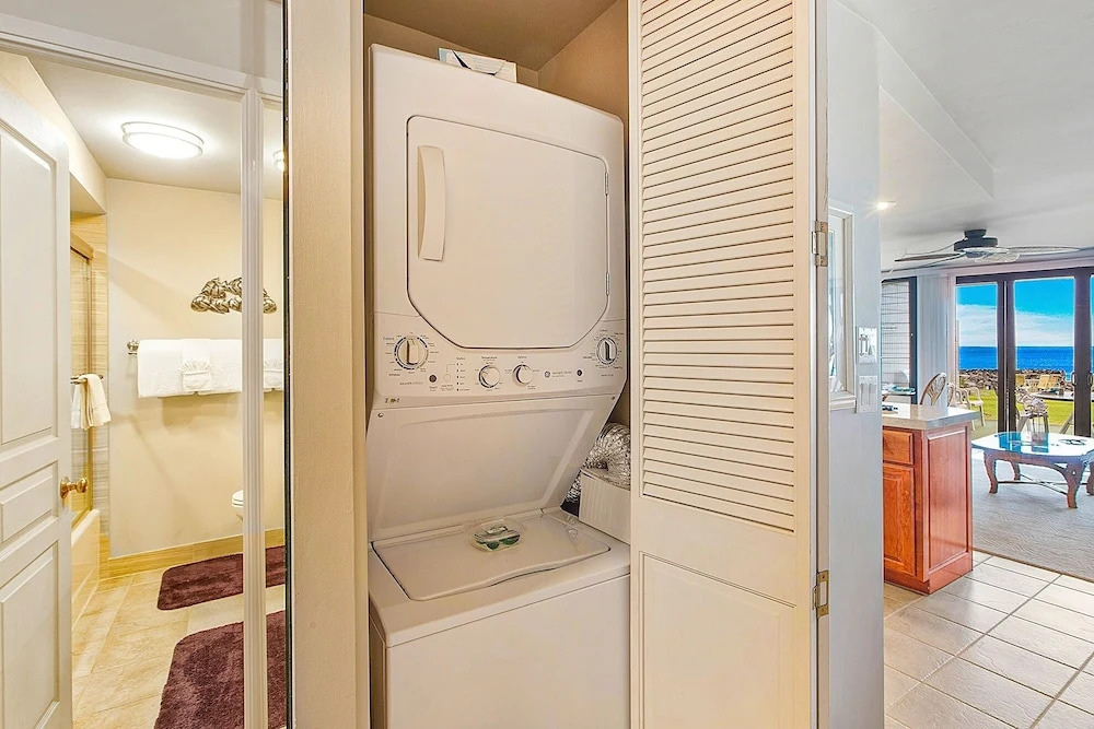 Kaleialoha 106 Ocean Front 1bd/1ba 1 Bedroom Condo by RedAwning
