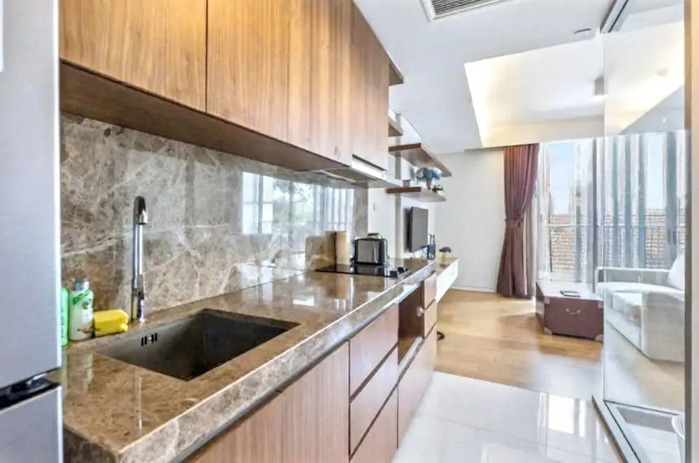 S39- 1 BR Downtown Bangkok Apt with Balcony and Pool
