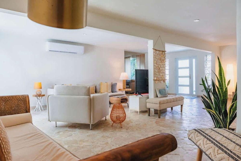Pelegrina Beach Haus 6BR Chef Powered G SJ