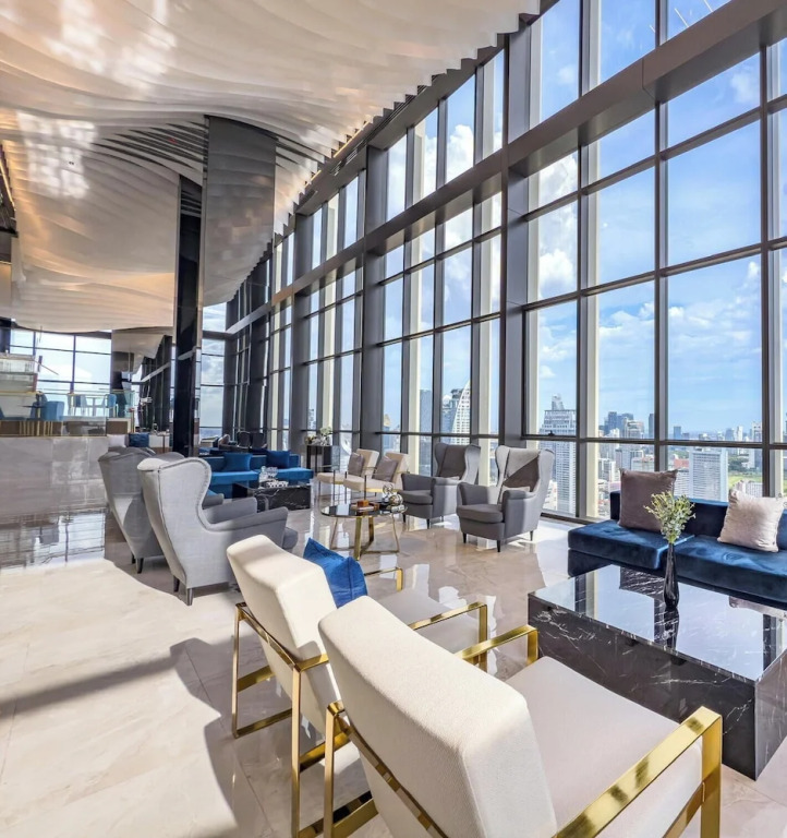 Luxury Downtown Bangkok 2BR 2BA · Sky Pool Gym · 5min Walk to Siam Paragon