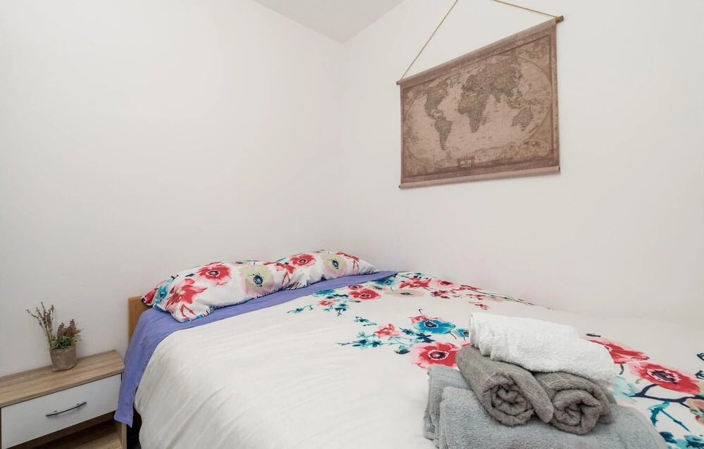 Nice Home in Sveti Jakov With Wifi and 2 Bedrooms