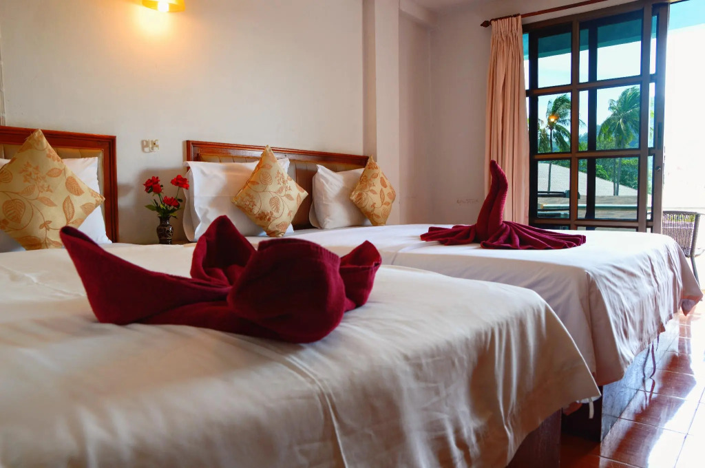 Bonny Hotel 4 Floors No Elevator 8AM-9PM