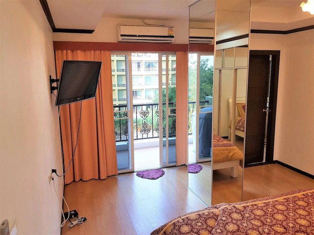 Pratumnak 1 bed With sea View at Siam Oriental Twins