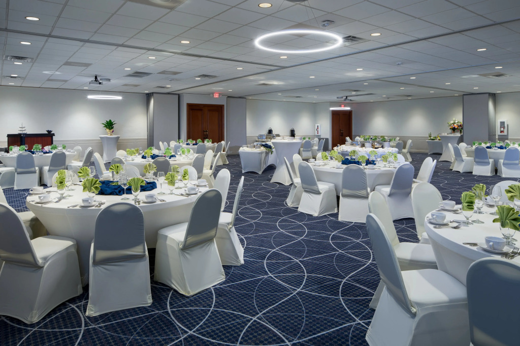 Holiday Inn and Suites Charleston West by IHG