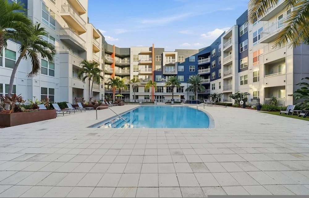 Modern 2BR w Pool Pet-friendly Unit 21