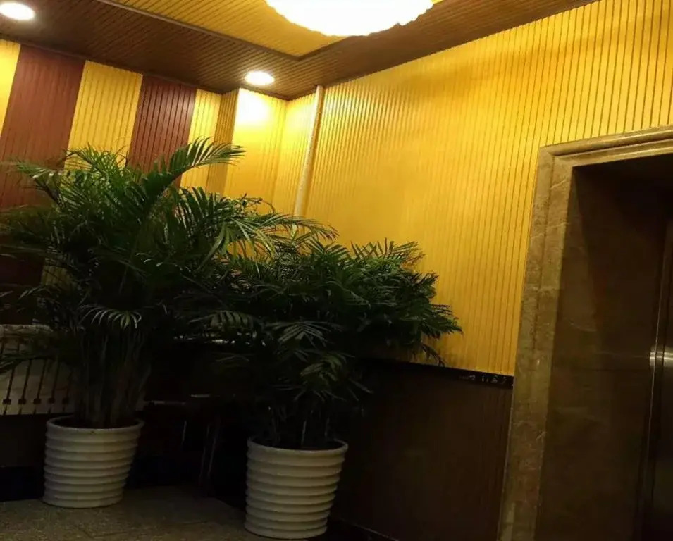 Manzhouli Crown Inn