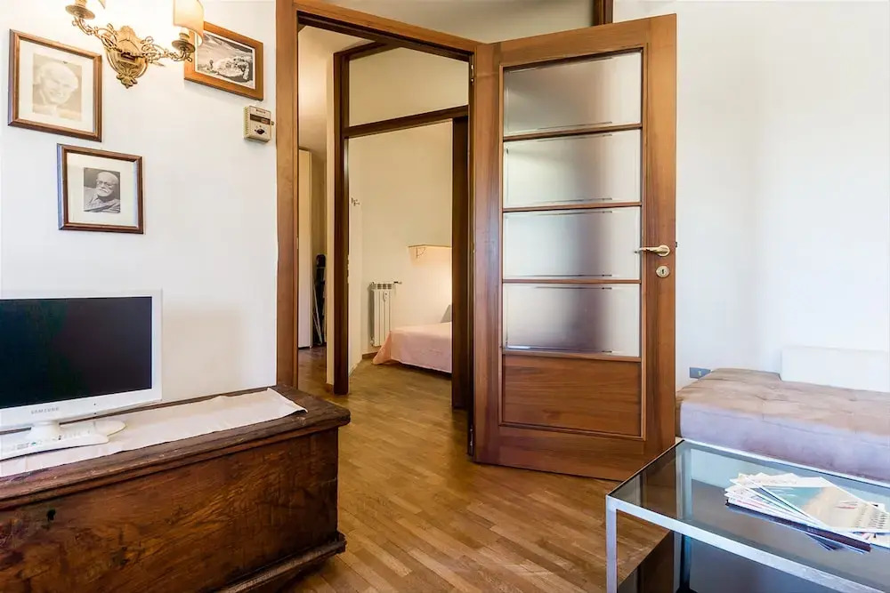 Lion Renting Trastevere
