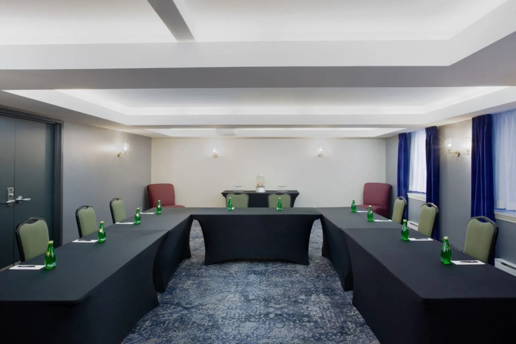 Metcalfe Hotel Ottawa by Gray Collection