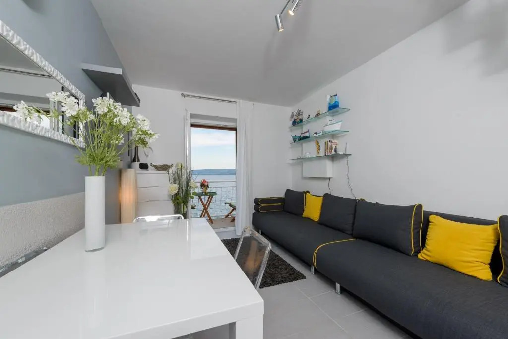 Top Location! Beach & Center Apt 4
